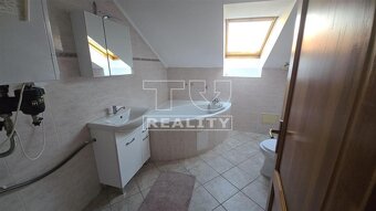 TU reality ponúka Jedinečný 3-izbový podkrovný byt v... - 11
