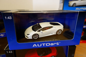 Modely 1:43 AutoArt - 11