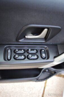 LAND ROVER FREELANDER 2,0TD4 A/T 4x4 166829km - 11