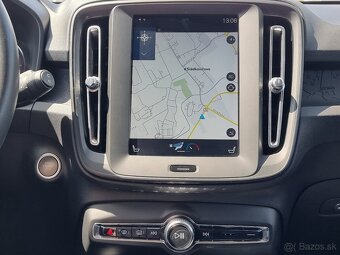 Volvo XC40 D4 Momentum AWD A/T za 23.900 € - 11