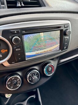 Toyota Yaris 1.0 (51kW) 2012 - 11