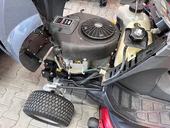 Traktorová kosačka Castel Garden XHTY 240 4WD - 11