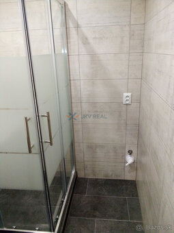 Na prenájom zrekonštruovaný 2-izb. byt - 49 m² vo Vranove n. - 11