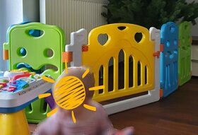 Detská plastová ohrádka s dvierkami a hracím panelom - 11