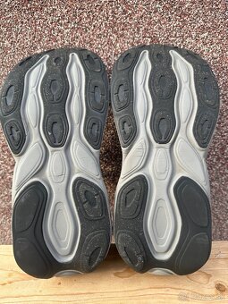 Bezecke tenisky New Balance More V5 - 11