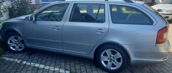 ŠKODA OCTAVIA 1.6(75kw) SLEVA(zadní dveře v elekt - 11
