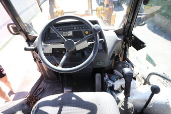 Báger KOMATSU WB97R - 11