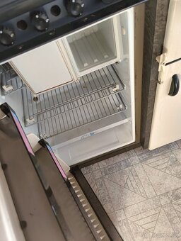 Obytny prives Hobby 440 - predstan + strieska naviac - 11