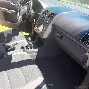 VW Touran 1,6TDI 7 miestne 2011 - 11