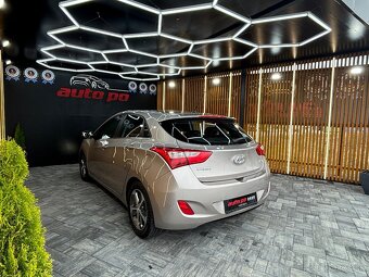 Hyundai i30 1.6 CRDi DOHC 16V Fleet - 11