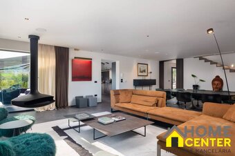 NA PREDAJ luxusná vila /435 m2/s infinity bazénom vo vnútroz - 11