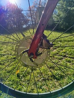 Cestný karbonový bicykel BH - 11