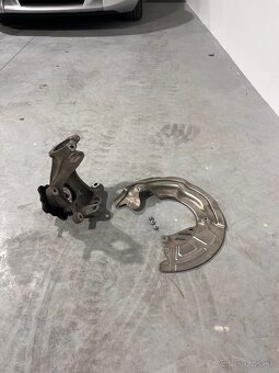 BMW F80 otočná tehlica, predná lavá strana. - 11