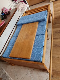 Starožitny nábytok unikát , drevená truhlica a v nej posteľ - 11