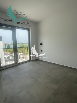 Luxusná novostavba len 70m od mora s výhľadom na more v Chor - 11