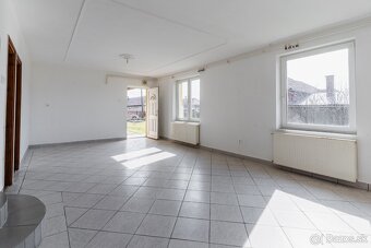 RD s garážou, gazdovský dom, pozemok 2390 m2 - MÉRA - 11