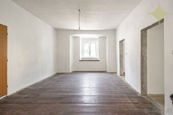 ►Veľký Apartmán 3+1izb. so záhradou a chatkou v hist. budove - 11