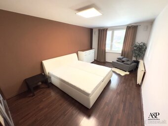 NA PRENÁJOM 3 IZB. BYT V CENTRE MESTA, 64M2, HVIEZDOSLAVOVA  - 11