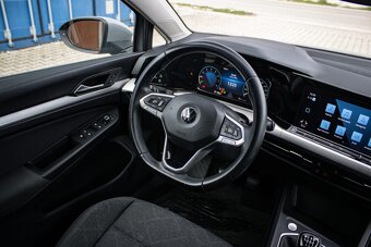 Volkswagen Golf Life 1.5 TGI Benzín + CNG - 11