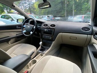 Ford Focus 1.6i 85kW Ghia klima tempomat 2005 - 11