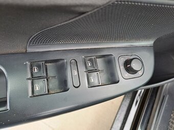 Predam Volkswagen Golf 6 Variant 1.6. TDI 77 KW Rok 2011 - 11