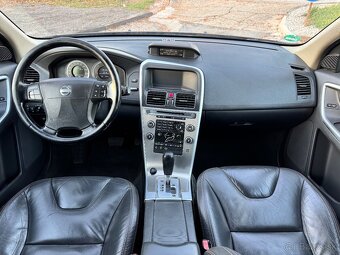 Volvo XC60 2.4D AWD Momentum Geartronic - 11