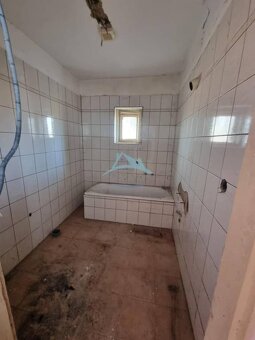 ZNÍŽENÁ CENA Rodinný dom Ipeľské Predmostie - 11