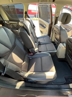 Renault Grand Scénic 1.6 dCi Privilege 7miest 2012 - camping - 11