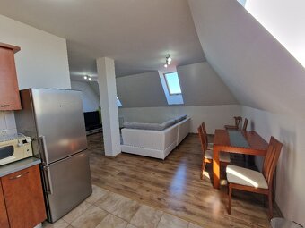 2 izb. byt na Kúpeľnom námestí v Seredi, 57m2 na predaj - 11