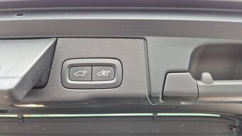 Volvo XC60 2.0 B4 mHEV DARK edition AWD - 11