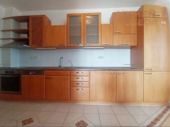 VYMEŇ SUSEDA – VÝNIMOČNÝ 4 IZB. ZARIADENÝ BYT S BALKÓNOM, D - 11