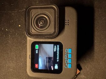 GoPro Hero 11 s príslušenstvom - 11