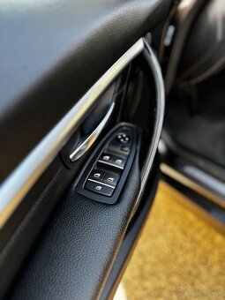 BMW rad 3 320d Sport Line A/T - 11