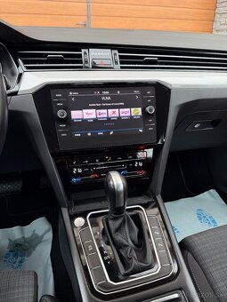 Volkswagen Passat Variant 2.0 TDI EVO Elegance DSG - 11