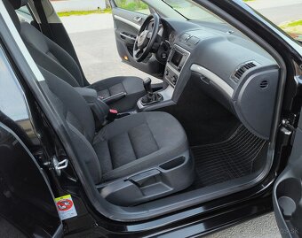 ŠKODA OCTAVIA COMBI 2.0 TDi 103KW CR FAMILY XENON ŤAŽNÉ - 11