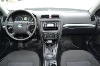 Škoda Octavia Combi 2.0 TDI DSG - 11