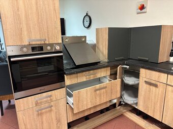 Prodám krásnou zánovní kuchyň Nobilia vertico - 11