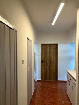 PRENÁJOM 3-IZBOVÉHO BYTU S LOGGIOU - 11