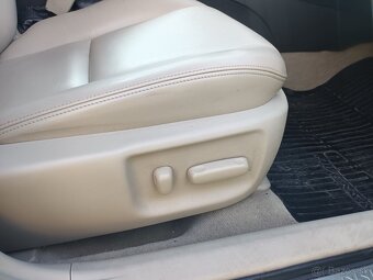 Toyota Avensis combi 2,2 d 110kw - 11