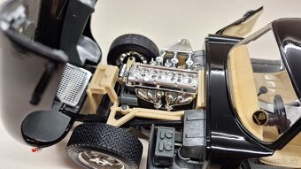 1:18 JAGUAR E COUPE, č - 11