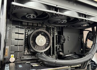 Ryzen 7 9800X3D\96GB\RTX 4090\SSD\1200W Zdroj - 11