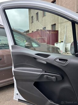 Ford Transit Courier - 11