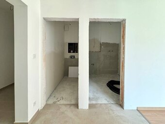NA PREDAJ: 2 - IZBOVÝ APARTMÁN S PREDZÁHRADKOU, STUPAVA, - 11