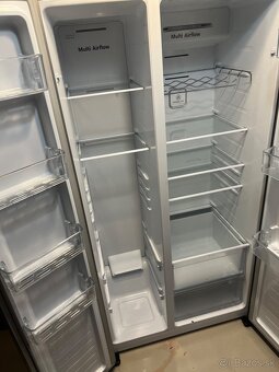 Americká chladnicka s mraznička Hisense - 11