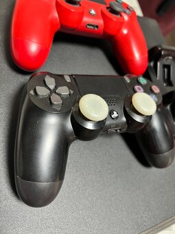 PS4 PRO 1TB + 2x joystick + hra Mafia - 11