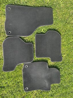 Golf 5 gumové rohože, gumová vaňa a koberčeky - 11