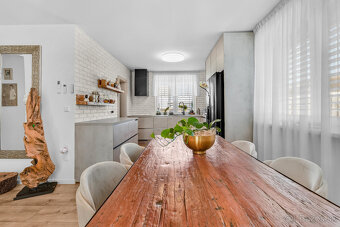 NA PREDAJ unikátny, samostatný 4-iz Rodinný dom priamo v DS - 11