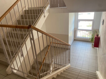 Prenajmem 2 izbový byt vo Zvolene s loggiou – Zlatý Potok - 11