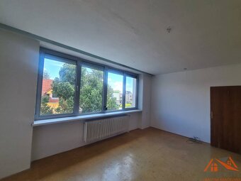 Na predaj dvojgeneračný rodinný dom Nové Zámky  - 11