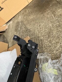 chladicova stena seat ateca predni celo - 11